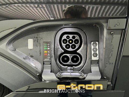 Audi e-tron 55 edition Quattro 95 kWh 408pk 2022 (Origineel-NL), R-323-TH