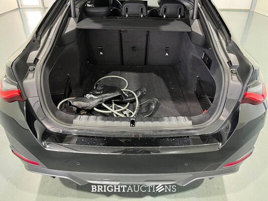 BMW i4 eDrive40 High Executive M-pakket 84 kWh 340pk 2022 (Origineel-NL), P-852-VB