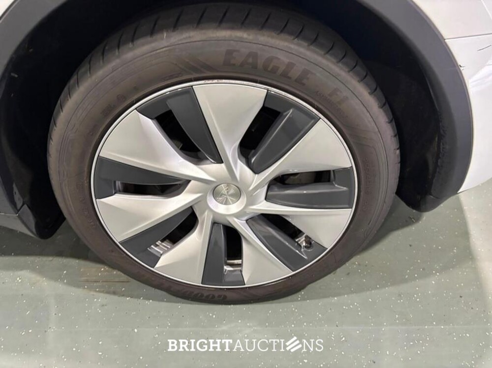 Tesla Model Y RWD 58 kWh 238pk 2023 (Origineel-NL), T-459-KD