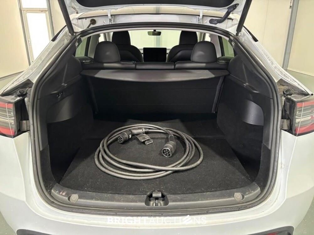 Tesla Model Y RWD 58 kWh 238pk 2023 (Origineel-NL), T-459-KD
