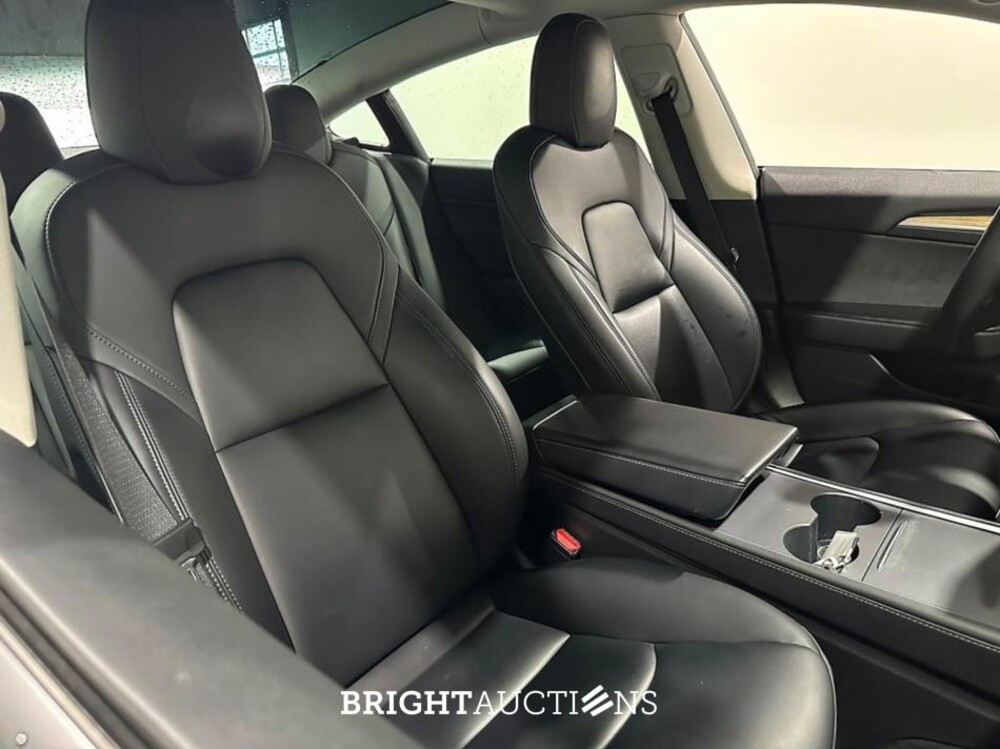 Tesla Model 3 Standard RWD Plus 60 kWh 238pk 2021 (Origineel-NL), N-817-RN