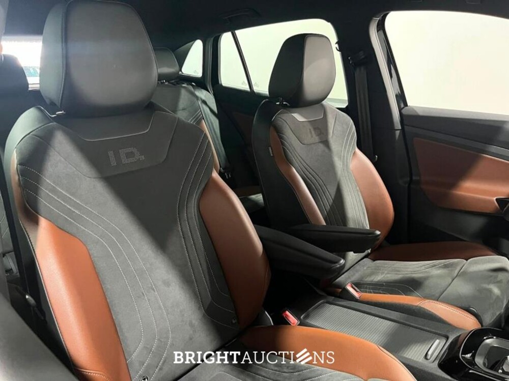Volkswagen ID.4 Pure 52 kWh 148pk 2022 (Origineel-NL), R-696-RV