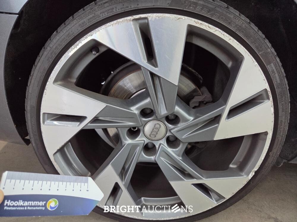 Audi A4 Avant ultra Sport S-Line Edition 2.0 TFSI 190pk 2017 (Origineel-NL), NP-739-K