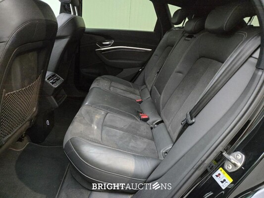Audi e-tron 50 e-tron Launch edition Black Quattro 71 kWh 313pk 2019 (Origineel-NL), G-641-XR