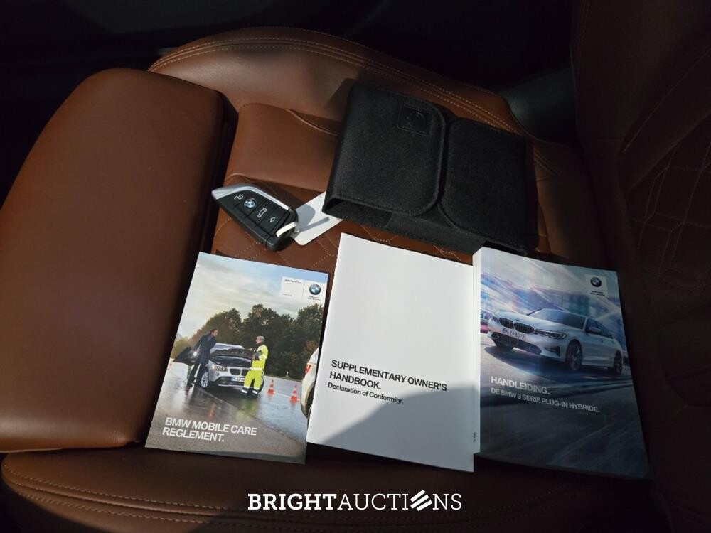 BMW 330e xDrive 3-serie eDrive Edition 296pk 2020 (Origineel-NL) 3-Serie, J-942-LN