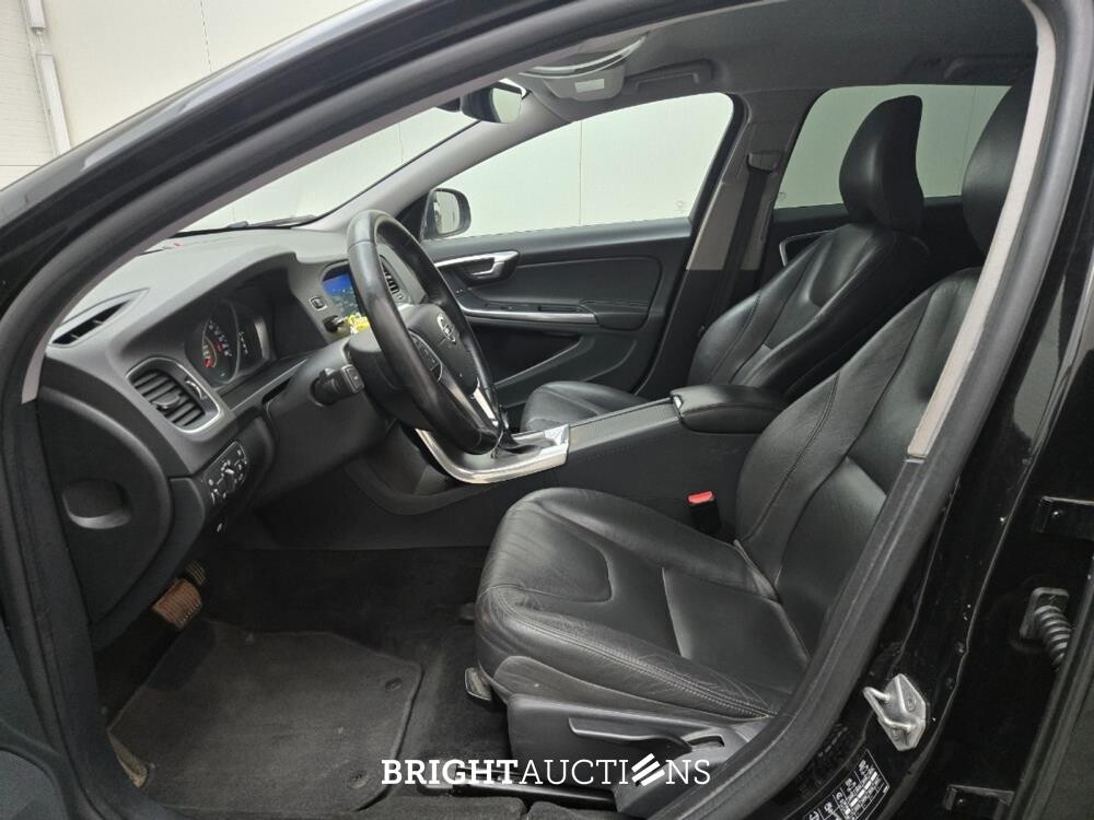 Volvo V60 D3 Ocean Race 2.0 150pk 2016, ZN-628-D