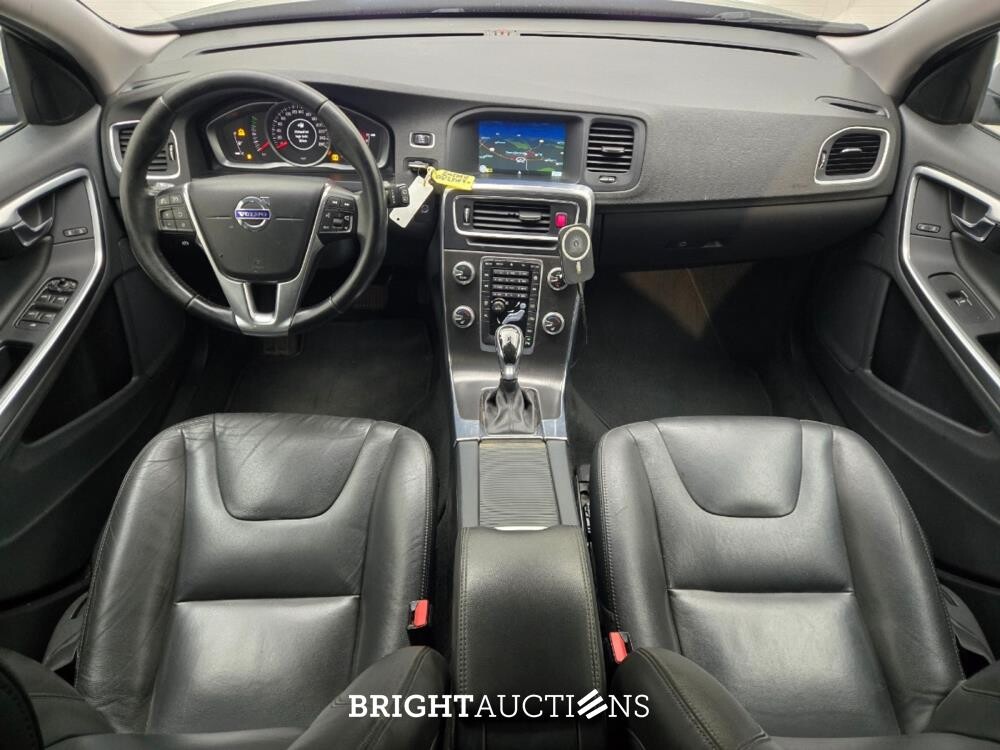 Volvo V60 D3 Ocean Race 2.0 150pk 2016, ZN-628-D