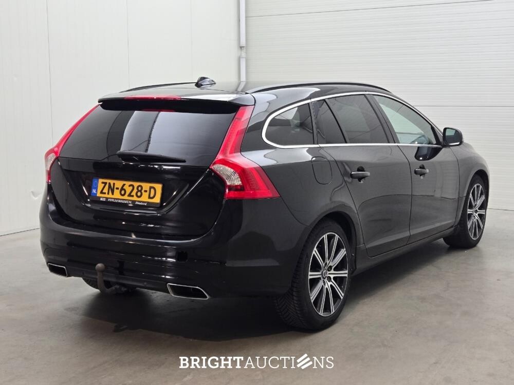 Volvo V60 D3 Ocean Race 2.0 150pk 2016, ZN-628-D
