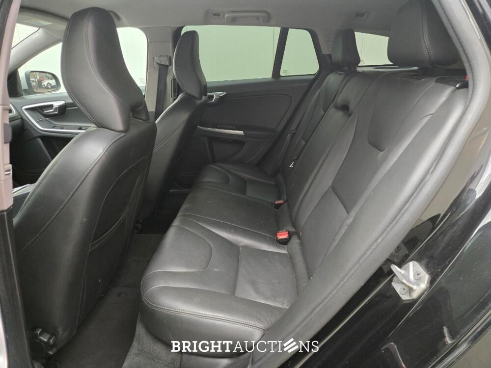 Volvo V60 D3 Ocean Race 2.0 150pk 2016, ZN-628-D