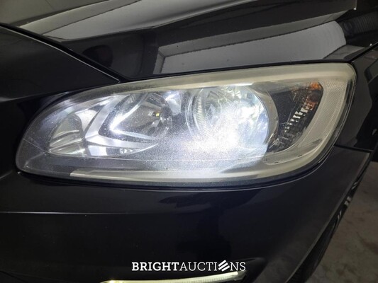 Volvo V60 D3 Ocean Race 2.0 150pk 2016, ZN-628-D
