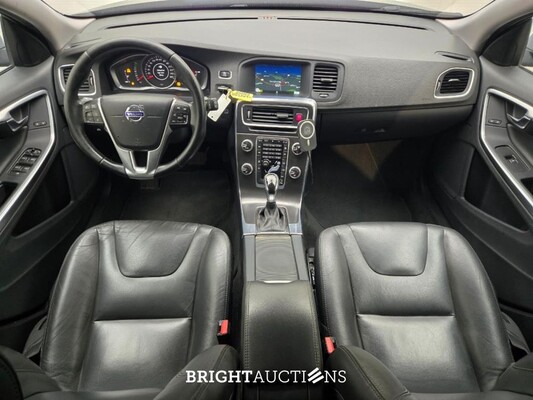 Volvo V60 D3 Ocean Race 2.0 150pk 2016, ZN-628-D