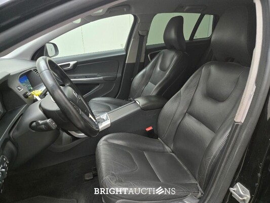 Volvo V60 D3 Ocean Race 2.0 150pk 2016, ZN-628-D