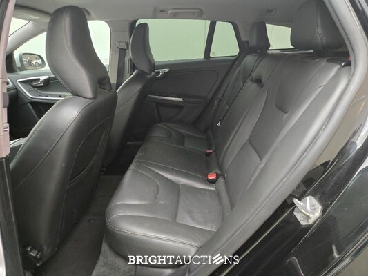 Volvo V60 D3 Ocean Race 2.0 150pk 2016, ZN-628-D