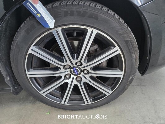 Volvo V60 D3 Ocean Race 2.0 150pk 2016, ZN-628-D