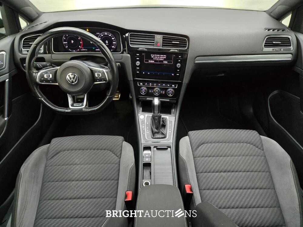 Volkswagen Golf Highline Business R 1.5 TSI 150pk 2018, G-414-DH