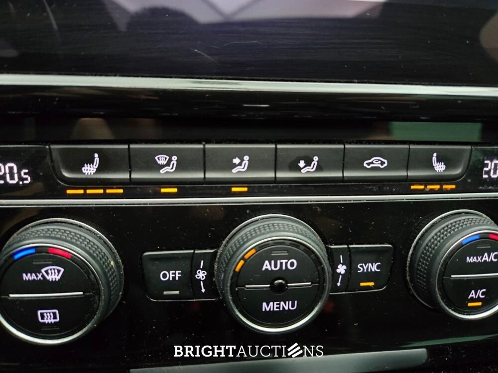 Volkswagen Golf Highline Business R 1.5 TSI 150pk 2018, G-414-DH