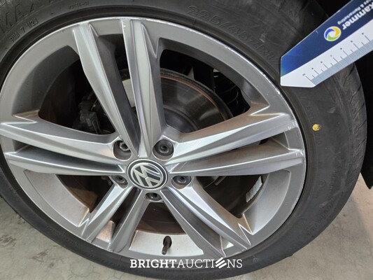 Volkswagen Golf Highline Business R 1.5 TSI 150pk 2018, G-414-DH