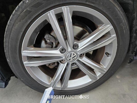 Volkswagen Golf Highline Business R 1.5 TSI 150pk 2018, G-414-DH