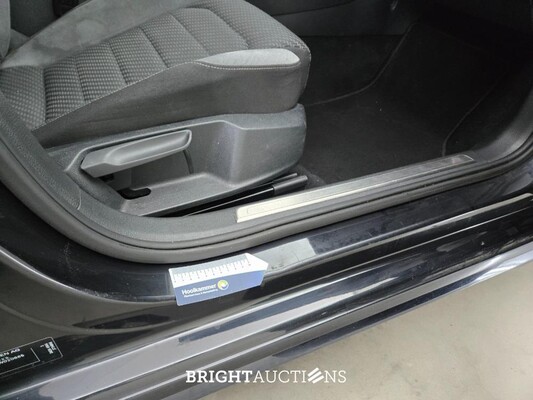 Volkswagen Golf Highline Business R 1.5 TSI 150pk 2018, G-414-DH