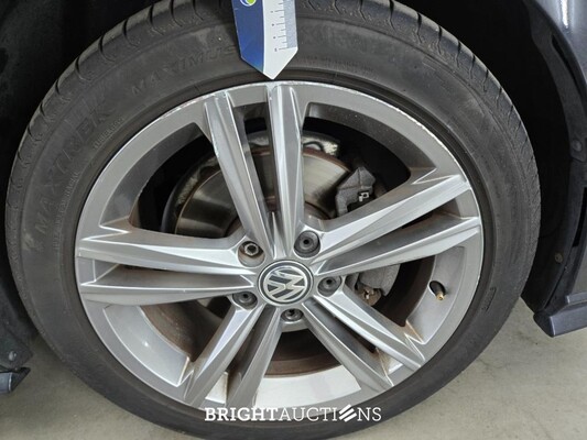 Volkswagen Golf Highline Business R 1.5 TSI 150pk 2018, G-414-DH