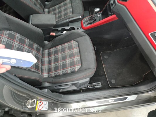 Volkswagen Polo GTI 2.0 TSI 200pk 2018, XK-156-R