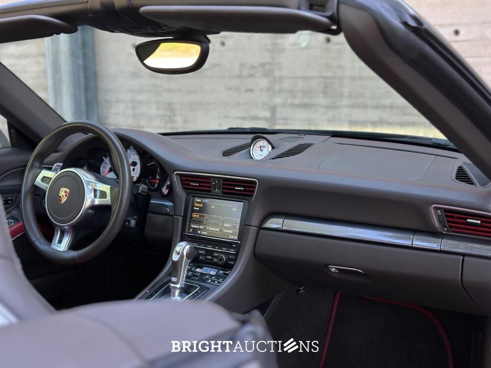 Porsche 911 Turbo S Cabriolet 991 3.8 6-cilinder Cabrio 560pk 2014 (Origineel-NL), NL-kenteken