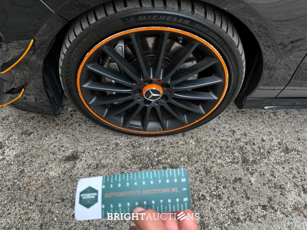 Mercedes-Benz CLA45 4Matic OrangeArt Edition CLA-klasse 360pk 2015, NL-Kenteken