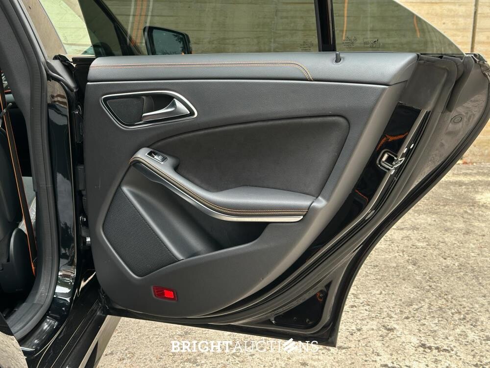 Mercedes-Benz CLA45 4Matic OrangeArt Edition CLA-klasse 360pk 2015, NL-Kenteken