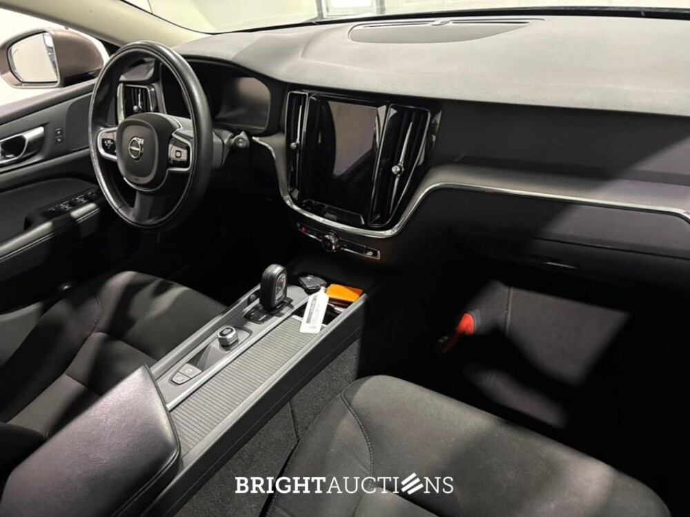 Volvo V60 B3 Momentum Advantage 2.0 163pk 2021 (Origineel-NL), L-461-GV