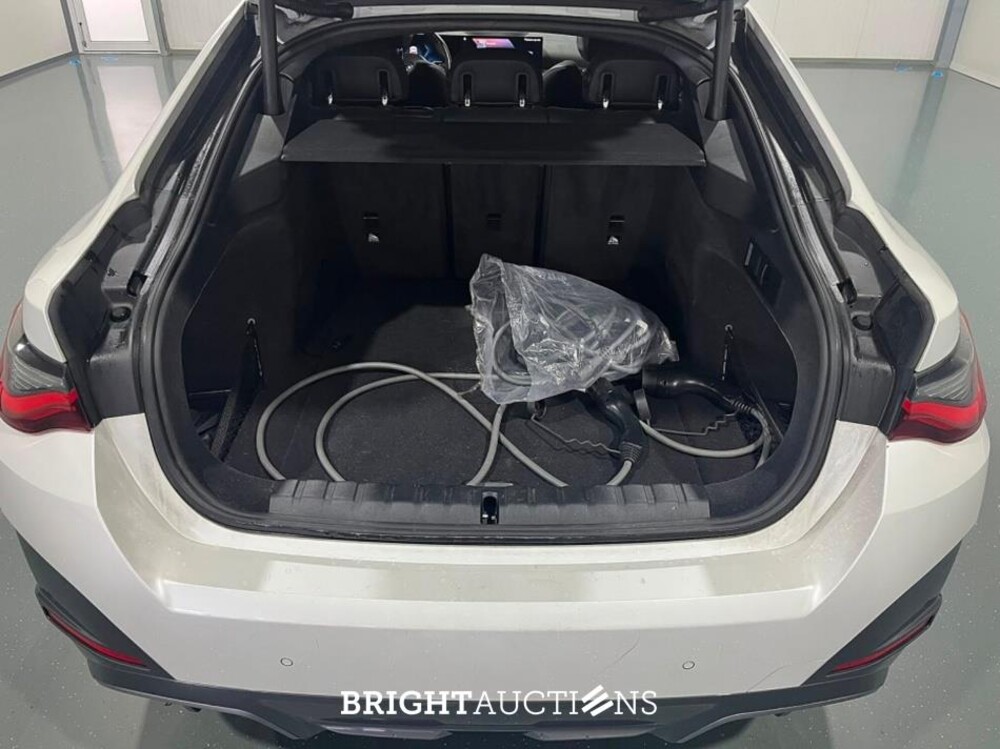 BMW i4 eDrive40 High Executive M-pakket 84 kWh 340pk 2022 (Origineel-NL), S-596-BD