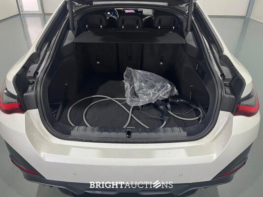 BMW i4 eDrive40 High Executive M-pakket 84 kWh 340pk 2022 (Origineel-NL), S-596-BD