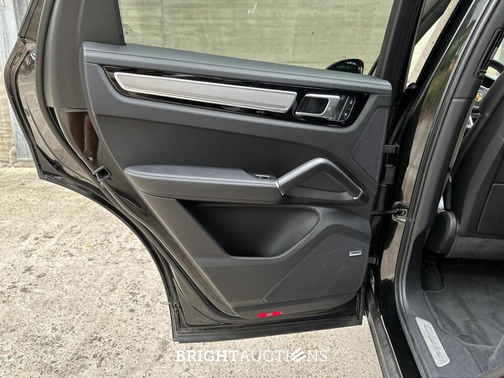 Porsche Cayenne E-Hybrid Platinum Edition 3.0 V6 462pk 2023 (Origineel-NL), NL-kenteken -Sport-Chrono-