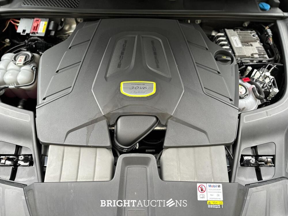 Porsche Cayenne E-Hybrid Platinum Edition 3.0 V6 462pk 2023 (Origineel-NL), NL-kenteken -Sport-Chrono-