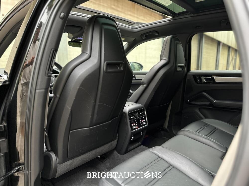 Porsche Cayenne E-Hybrid Platinum Edition 3.0 V6 462pk 2023 (Origineel-NL), NL-kenteken -Sport-Chrono-