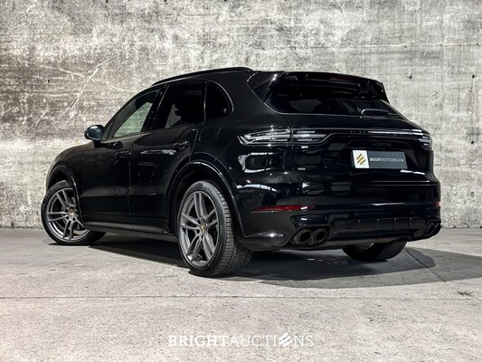 Porsche Cayenne E-Hybrid Platinum Edition 3.0 V6 462pk 2023 (Origineel-NL), NL-kenteken -Sport-Chrono-