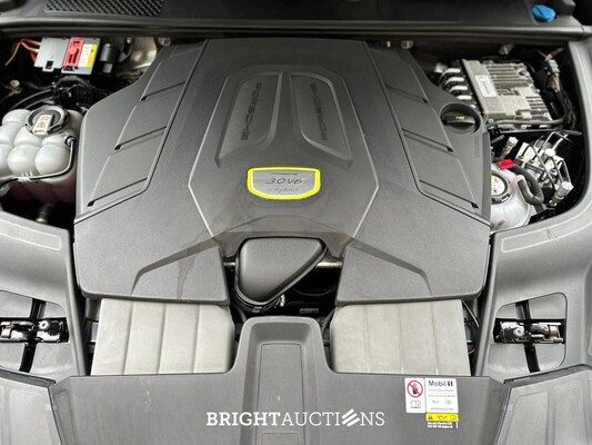 Porsche Cayenne E-Hybrid Platinum Edition 3.0 V6 462pk 2023 (Origineel-NL), NL-kenteken -Sport-Chrono-
