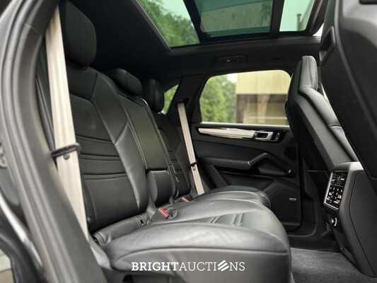 Porsche Cayenne E-Hybrid Platinum Edition 3.0 V6 462pk 2023 (Origineel-NL), NL-kenteken -Sport-Chrono-