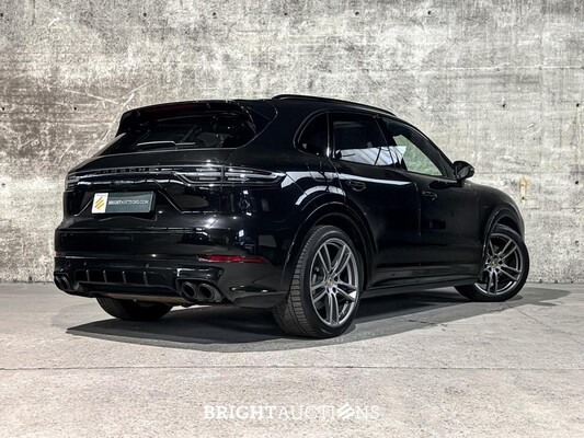 Porsche Cayenne E-Hybrid Platinum Edition 3.0 V6 462pk 2023 (Origineel-NL), NL-kenteken -Sport-Chrono-