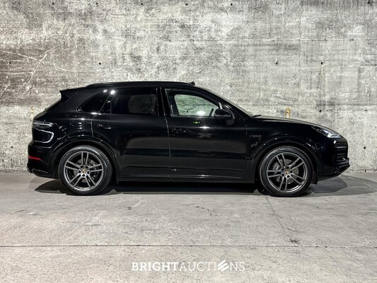 Porsche Cayenne E-Hybrid Platinum Edition 3.0 V6 462pk 2023 (Origineel-NL), NL-kenteken -Sport-Chrono-