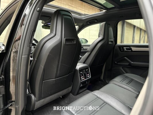 Porsche Cayenne E-Hybrid Platinum Edition 3.0 V6 462pk 2023 (Origineel-NL), NL-kenteken -Sport-Chrono-