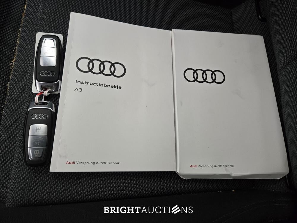 Audi A3 Limousine 30 Business edition TFSI 110pk 2021 (Origineel-NL), L-323-JK