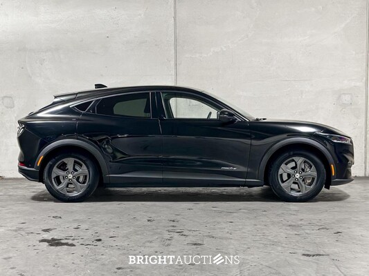 Ford Mustang Mach-E RWD 75 kWh 258pk 2021 (Origineel-NL + 1e eigenaar), L-877-NL