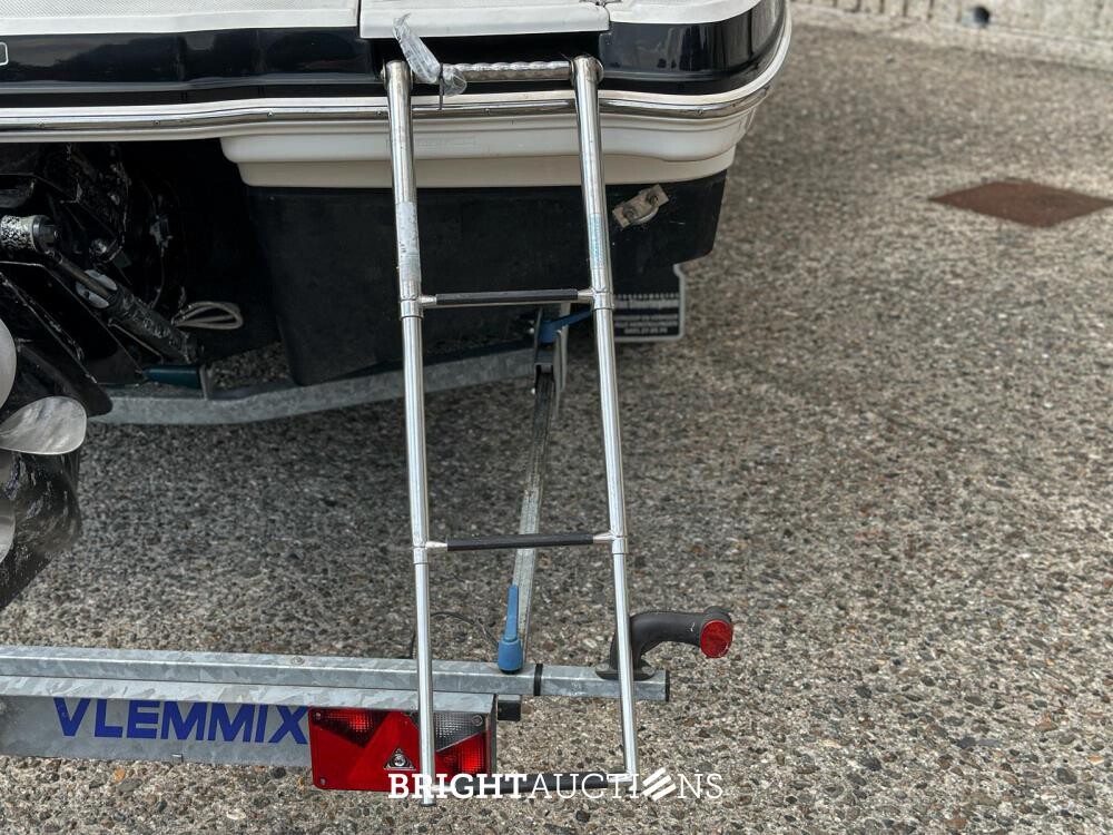 Chaparral 225 SSi Sportboot / Speedboot met Kajuit, MerCruiser 300pk – 2012