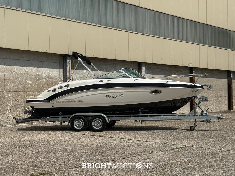 Chaparral 225 SSi Sports Boat / Speedboat with Cabin, MerCruiser 300 HP – 2012
