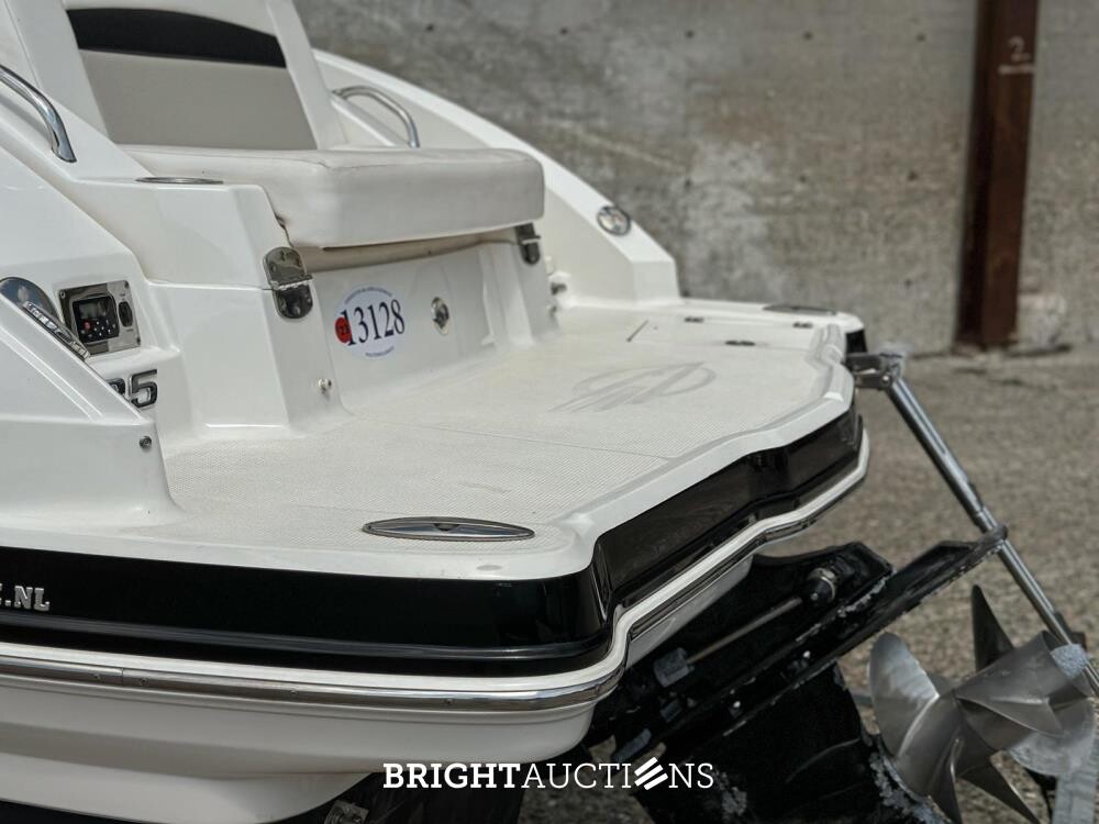 Chaparral 225 SSi Sports Boat / Speedboat with Cabin, MerCruiser 300 HP – 2012