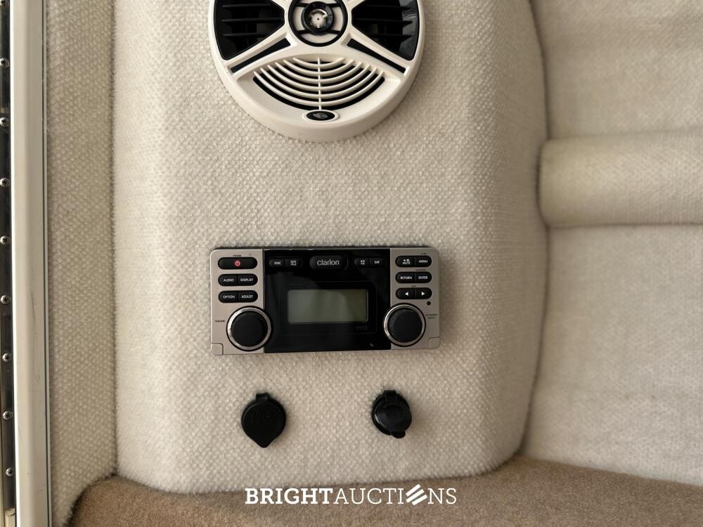 Chaparral 225 SSi Sports Boat / Speedboat with Cabin, MerCruiser 300 HP – 2012