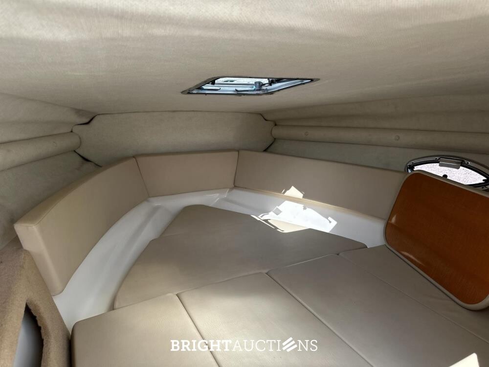 Chaparral 225 SSi Sports Boat / Speedboat with Cabin, MerCruiser 300 HP – 2012