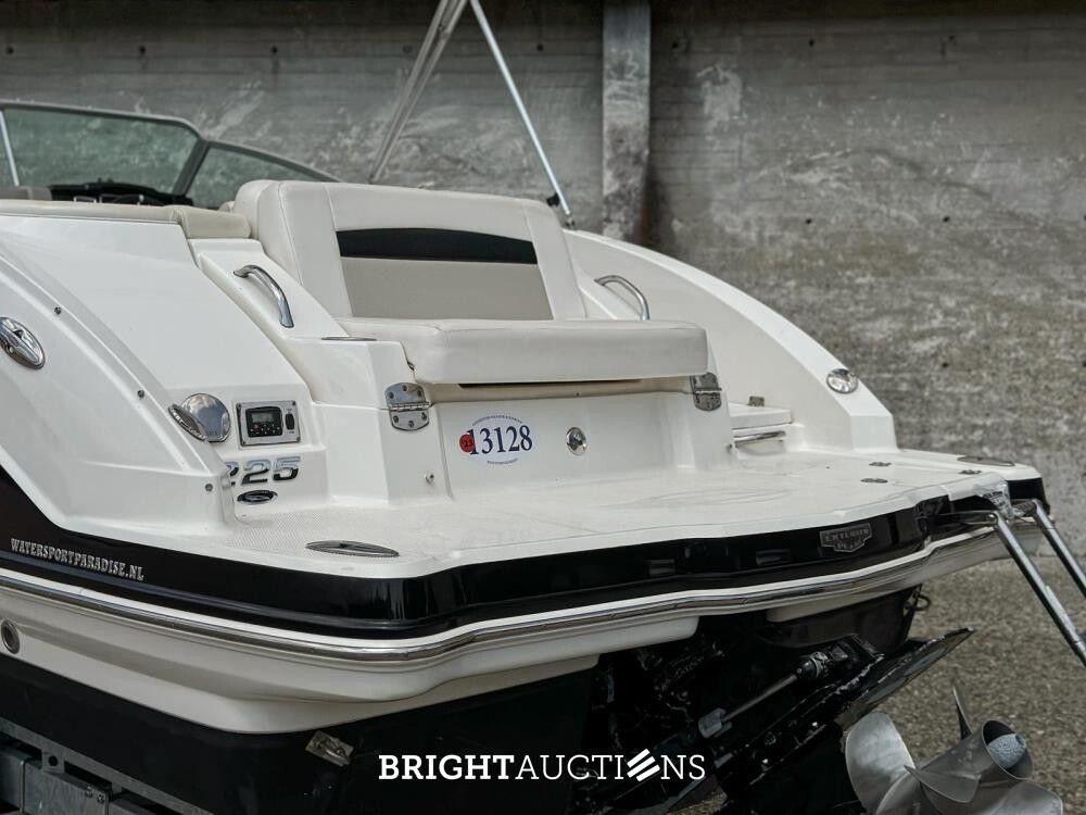 Chaparral 225 SSi Sports Boat / Speedboat with Cabin, MerCruiser 300 HP – 2012