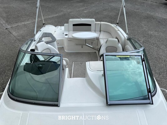 Chaparral 225 SSi Sportboot / Schnellboot mit Kabine, MerCruiser 300pk – 2012