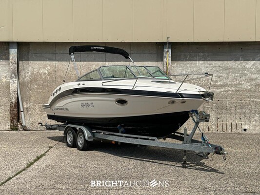 Chaparral 225 SSi Sports Boat / Speedboat with Cabin, MerCruiser 300 HP – 2012